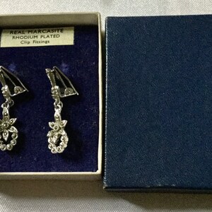 Ancienne Paire De Boucles D'oreilles à Clips Real Marcasite - Plaque Rhodium - England - Occasion Très Bon état
