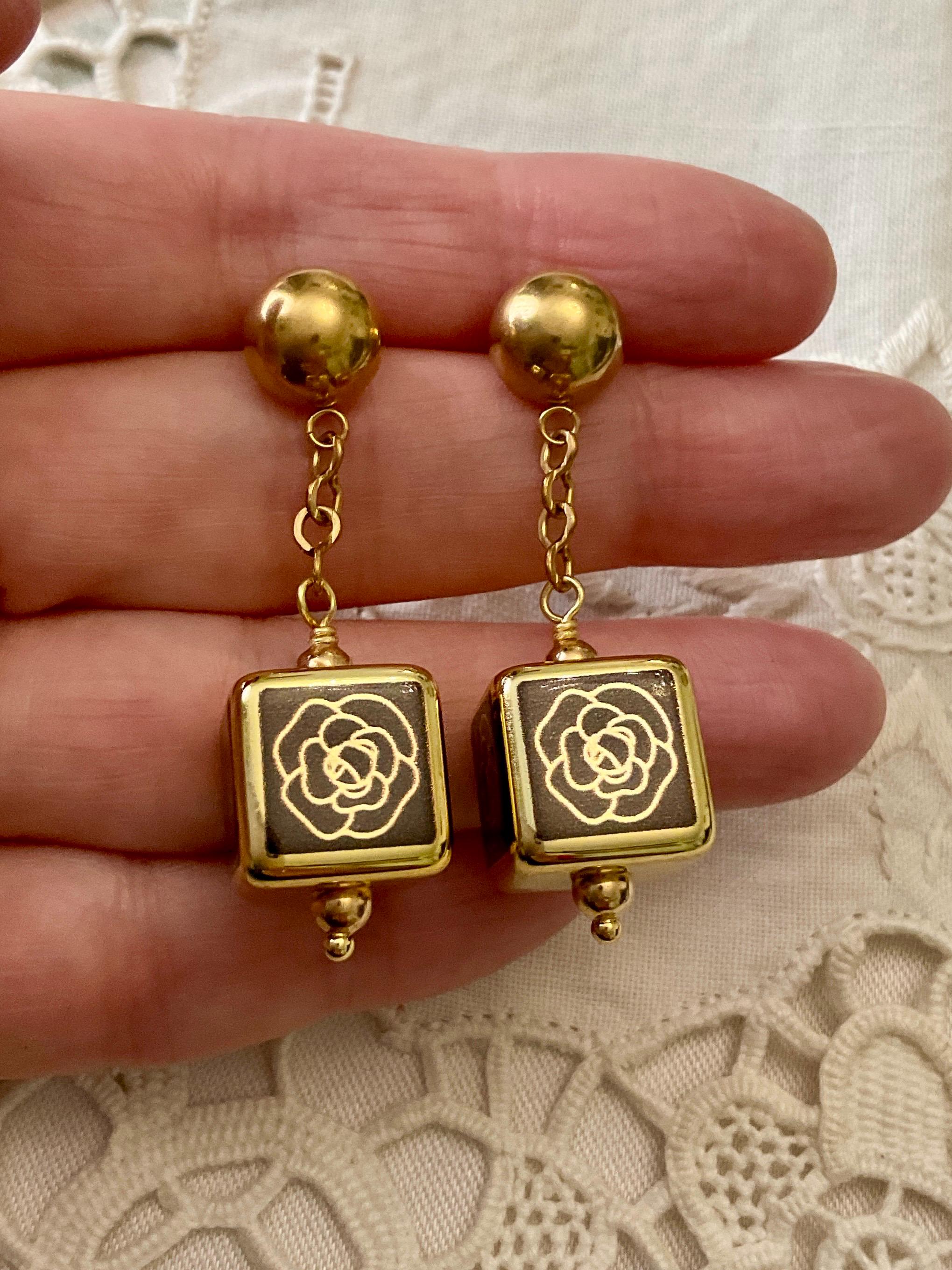 Boucles d'oreilles pendantes en or 18 carats avec chaîne et