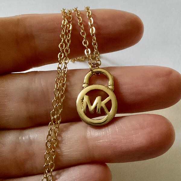 HAUTE COUTURE MK Halskette mit Anhänger – Luxus-Accessoire – vergoldet – Logo-Monogramm – Vintage-Halskette