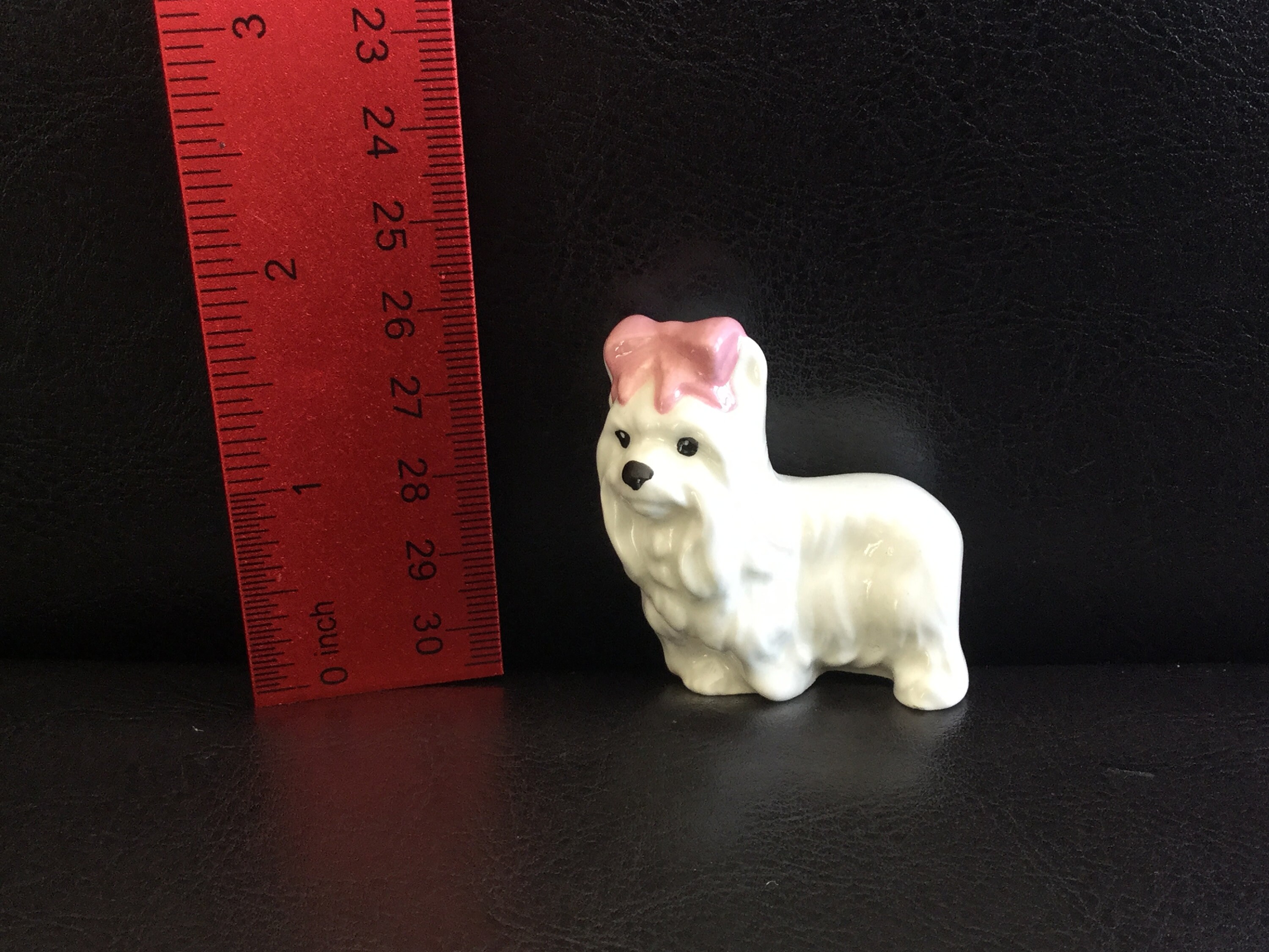 謎のアイテム付き磁器製白い犬の置物 - Etsy 日本