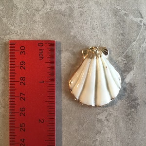 Goldplated Natural White Seashell Pendant
