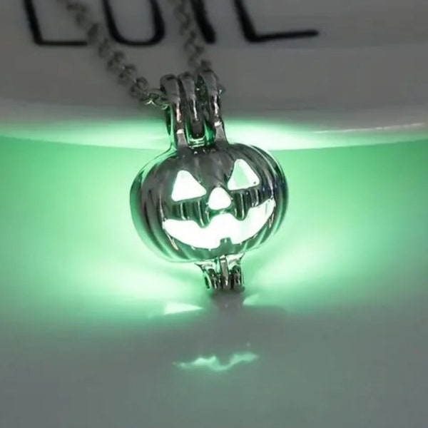 Spooky GLOW Jack-o-Lantern Necklace