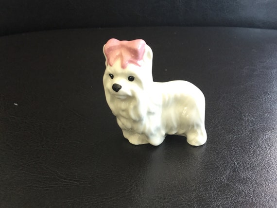 白い犬の陶器製置物 謎のアイテム付き磁器製白い犬の置物 - Etsy 日本