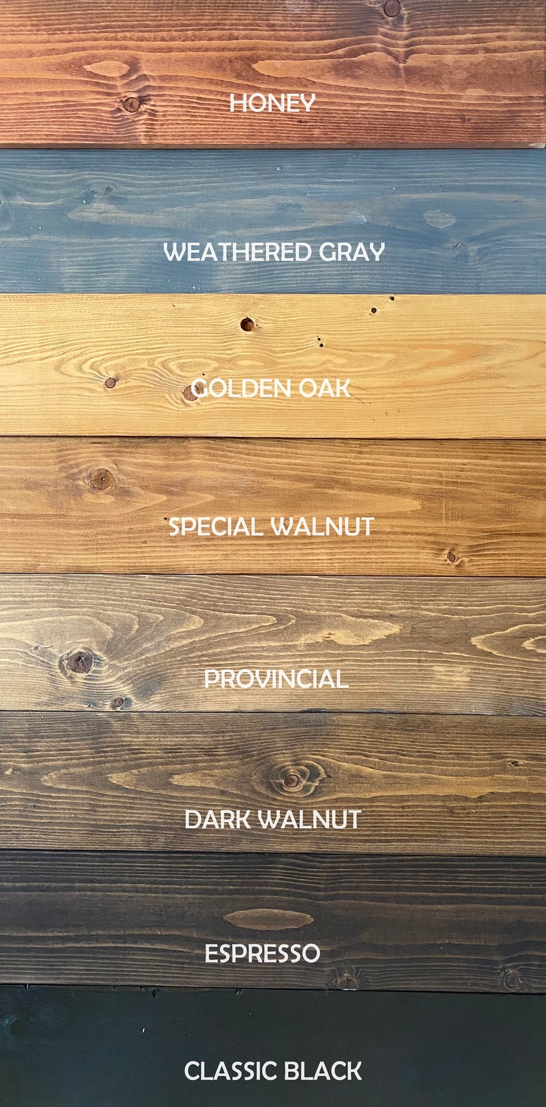 Puede incluir: Una carta de colores de tinte para madera que muestra ocho colores diferentes de tinte para madera: Miel, Gris desgastado, Roble dorado, Nogal especial, Provincial, Nogal oscuro, Espresso y Negro cl&aacute;sico.