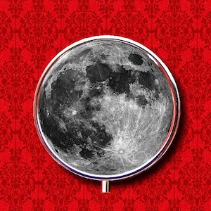 Vollmond Planet Weltraum Wissenschaft Ring Schmuckstück Stash Medizin Vitamine Gum Tic Tacs Runde Minze Metall Pillendose Fall Halter
