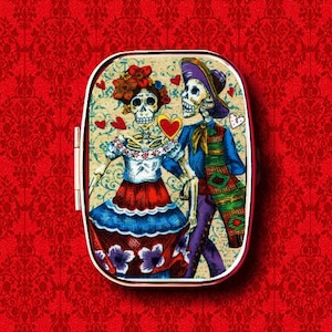 Sugar Skull Couple Day Of The Dead Love Fiesta Ring Trinket Stash Medicine Vitamins Gum Tic Tacs Mint Metal Pill Box Case Holder