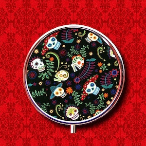 Sugar Skull Day Of The Dead Dia De Los Muertos Bague Bibelots Cachette Médecine Vitamines Gomme Tic Tacs Rond Menthe Métal Pilulier Support