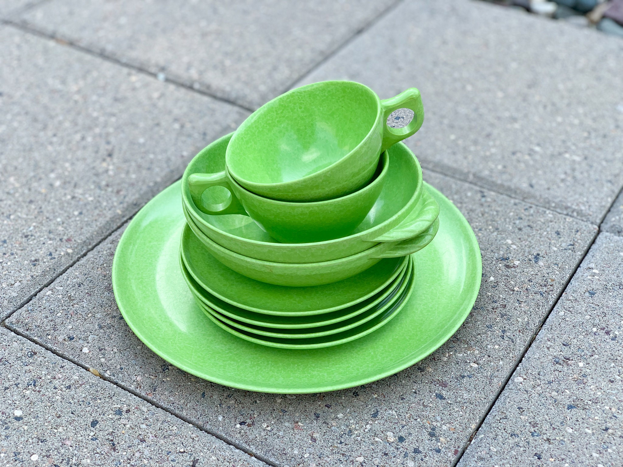Lime green dishes deals