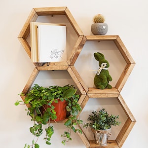 Finished Hexagon shelves with FREE center dividers Set of 3, 5 or 8 shelves Hexagon shelf, Honeycomb Shelf, Floating Shelf image 7