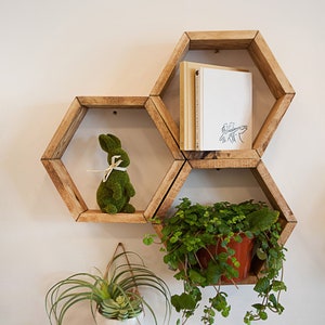 Finished Hexagon shelves with FREE center dividers Set of 3, 5 or 8 shelves Hexagon shelf, Honeycomb Shelf, Floating Shelf image 6