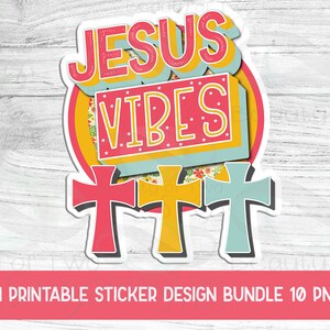 以下が含まれることがあります： レトロなスタイルで「JESUS VIBES」というテキストと3つのカラフルな十字架が描かれた、印刷可能なステッカーのデザイン。このデザインは、あなたの家の装飾やクラフトに信仰のタッチを加えるのに最適です。