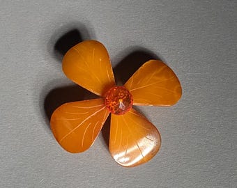 Art Deco amber brooch, flower design, antique, circa 1930 – Baltic natural amber, Germany, Schmuckrausch Vintage 1585