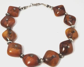 Ethnic silver necklace with antique Bakelite trade beads · 48 cm · 147 g / schmuckrausch VINTAGE 0156
