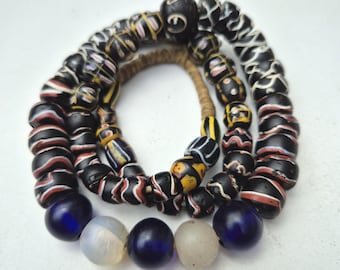 Strand of antique trade beads – Murano, Amsterdam & Bohemia | African trade | on original cord | 60 cm | 130 g | Acquired in 1998 (1378)