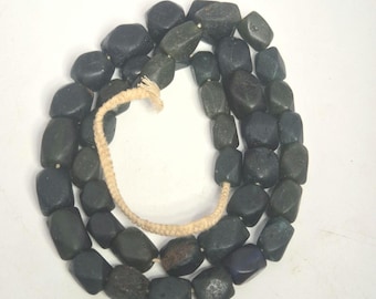 Dark green faceted Jatim Beads necklace, old Java glass bead strand, rare with a blue bead, 60 cm – Schmuckrausch Vintage 0298