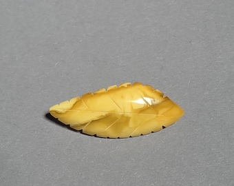 Art Nouveau amber leaf brooch, butterscotch amber, carved circa 1900, Schmuckrausch Vintage 1694
