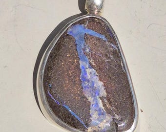 Pendant with boulder opal – 925 silver – Silvery hallmark – blue opal vein – 43 mm – 15.4 g – simply set – unique piece I 1515