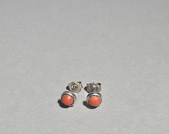 Vintage Coral Stud Earrings 925 Silver | Undyed Italian Coral | Deadstock Jeweler | NOS 1950s I 0029