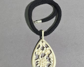 Antique Edelweiss traditional necklace – hand-carved dirndl jewelry for weddings and Oktoberfest I SR1839