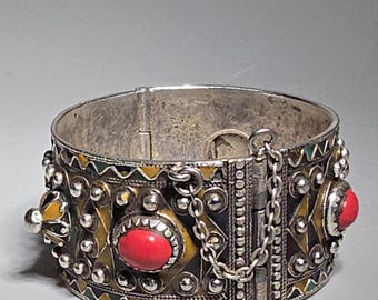 Antique Kabyle Berber cuff bracelet, silver and enamel, 35 mm, 72.77 g, Schmuckrausch Vintage 0597