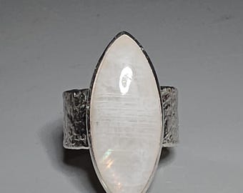 White labradorite ring with navette cabochon, hammered 925 silver, Silvery, ring size 60/1493