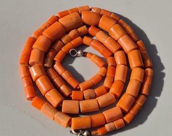 Long coral necklace, 60 cm, genuine Mediterranean coral, cylindrical shape, orange, untreated, vintage 1950s jewelry, Schmuckrausch Vintage 1611