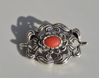 Rare Art Nouveau brooch with coral – filigree silver work with stylized leaves, Mediterranean coral – Schmuckrausch Vintage 1294
