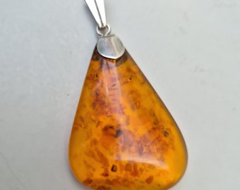 Fischland Pendant Amber Cognac | Teardrop shape with fish hallmark | 1950s vintage | Pressed amber look I 1477