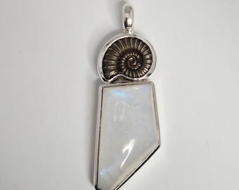 Ammonite pendant, pyrite, labradorite, 925 silver, Jura, Germany, Schmuckrausch, vintage 1760