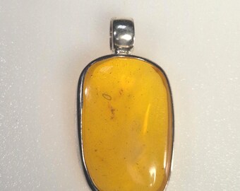 Honey-colored amber pendant – color gradient from milky to clear – 925 silver – sun-clearing – unique piece 1756