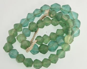 Antique Jatim pearl strand light green faceted 45 glass beads Java Jember 12-15 mm 102 g 60 cm Schmuckrausch Vintage 1856