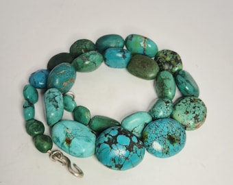 Large turquoise necklace with antique Tibetan turquoise beads, 53 cm, silver clasp, Schmuckrausch Vintage 0375