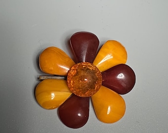 Art Deco amber brooch, butterscotch cognac, faceted, Schmuckrausch vintage 1743