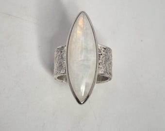 White labradorite ring with navette cabochon, hammered 925 silver, Silvery, ring size 60/1493