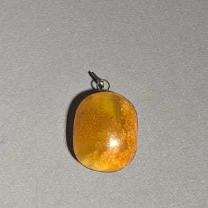 Antique Baltic Amber Pendant Butterscotch Honey Amber Silver Germany c.1930 – Schmuckrausch Vintage 1559