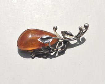 Art Nouveau brooch • 835 silver • Honey-colored amber • Leaf and tendril motif • 50 mm