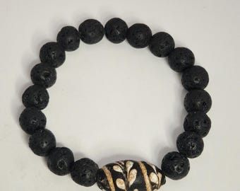 Lava bead bracelet, elastic, 19 cm, with antique Lewis & Clark trade bead, 24 mm black, 10 mm pearls, Schmuckrausch Vintage 0302