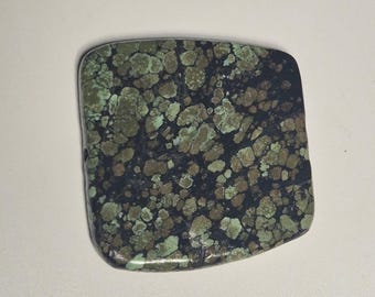 Old flat turquoise bead from Tibet – spider web pattern, green with dark mother rock, probably Perak jewelry