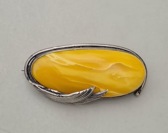 Art Nouveau brooch made of silver with butterscotch amber | Antique amber, leaf decoration, Germany around 1900, 51×25mmI 1471
