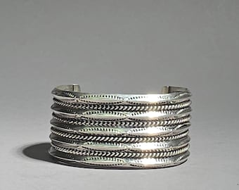 Vintage Navajo Sterling Silver Tahe Cuff Bracelet 67g Wide Signed Native American Jewelry – Schmuckrausch Vintage 1788