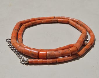 Antique coral necklace made of genuine Mediterranean coral – 95 beads in warm orange tones