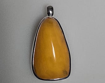 Baltic amber pendant, butterscotch, 925 silver, simply set, large bail, Schmuckrausch Vintage 0340