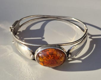 Art Nouveau silver bangle with amber cabochon, cognac-colored – 925 silver, box clasp with safety catch, polished – Schmuckrausch Vintage 1788