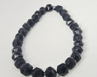 Faceted jet pearl necklace, Afghanistan, early 20th century, Schmuckrausch Vintage 0276