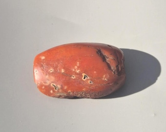Huge antique Pema Raka bead from Tibet, natural carnelian, family heirloom, rare collector's item – Schmuckrausch Vintage 0020