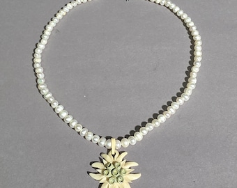Antique edelweiss traditional necklace with freshwater pearls – upcycled jewelry for dirndls and Oktoberfest I SR1443