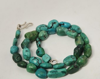 Vintage turquoise necklace from Tibetan cultural sphere, green turquoise nuggets, 925 sterling silver S-hook, Schmuckrausch Vintage 0240