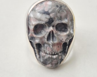 Tribal Spirit Ring • Skull made of grey jasper • 925 silver • Size 60 • Hand-polished • 14.82g I 15890