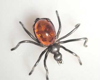 Antique spider brooch – genuine amber – silver tested – around 1900 – approx. 4.3g – natural motif – unique Art Nouveau piece 1675