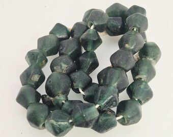 Antique Jatim pearl strand dark green faceted 34 glass beads transparent Java Jember 15 mm Schmuckrausch Vintage 1896